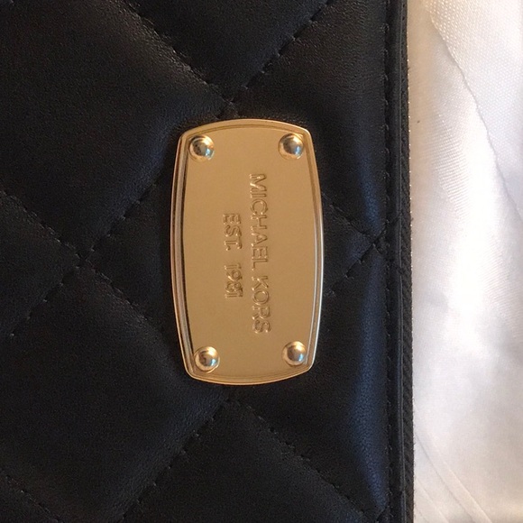 Padded clutch with classy plating on the front - Picture 4 of 7